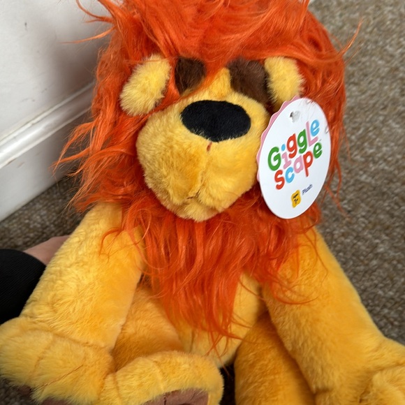 Giggle Scale plush lion - Picture 2 of 5